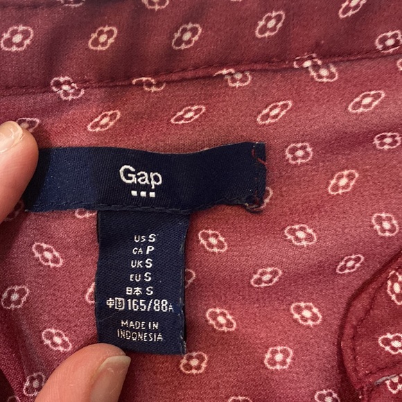 Gap burgundy print sheer long sleeve top.  sz S - Picture 2 of 4